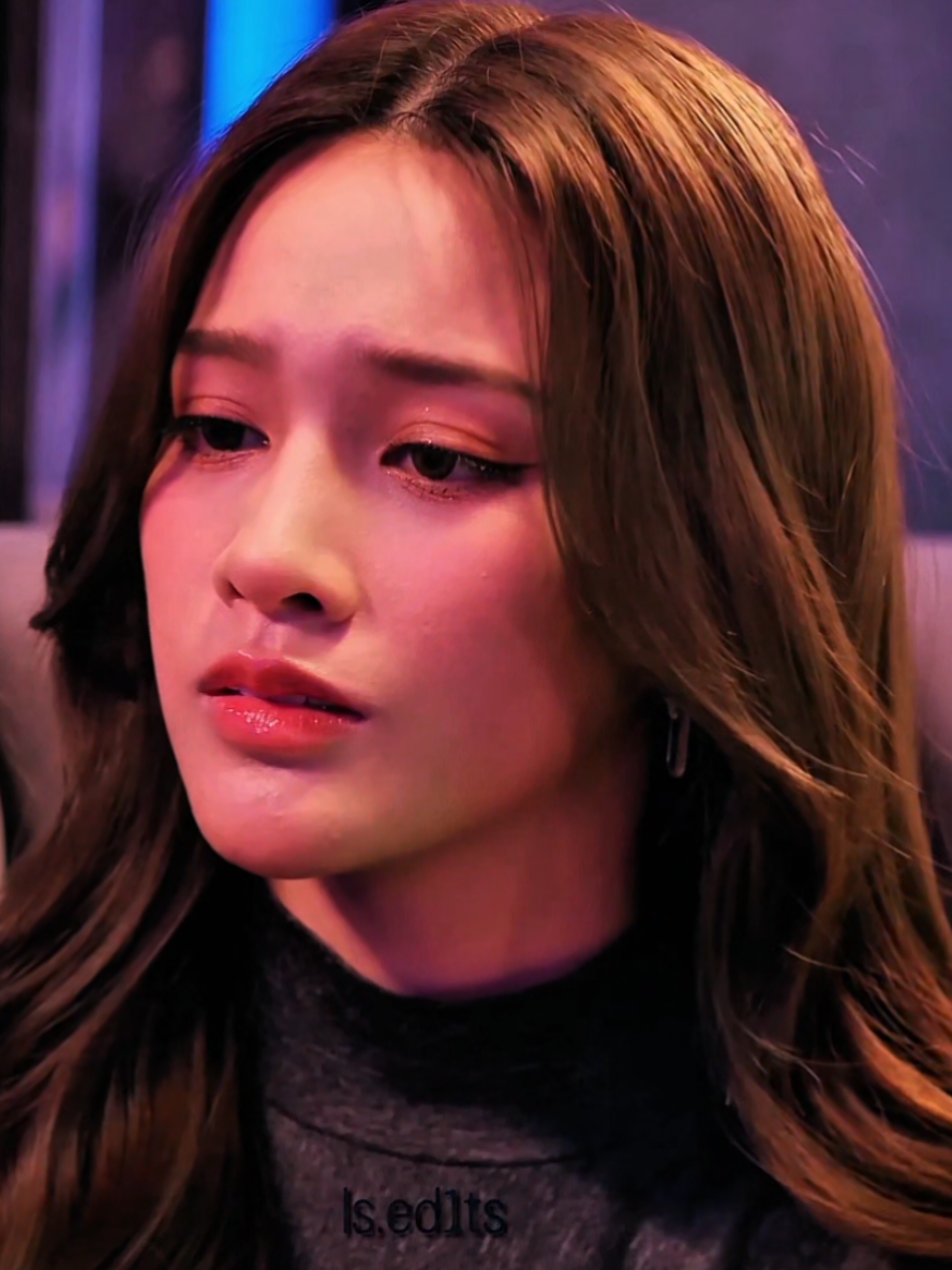 I would get down on my knees for a smile from Queen. She looks so cute when she smiles.🤭 #dangerousqueentheseries #tkphinyanech #glseries #nurdesoraya #thaidrama 