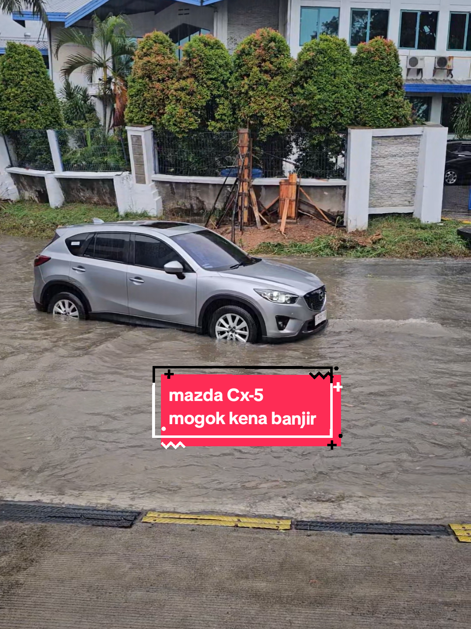 Padahal dikit lagi lolos 😮‍💨 #mazdacx #cikarang #banjir #mobil #dermatixultra 