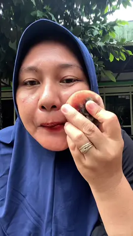 Buah mentega bulu nya gak gatal