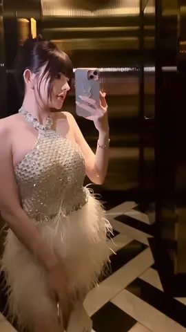 Vì cuộc sống em còn nhiều điều phải lo , nên tình yêu không phải là điều duy nhất !! 