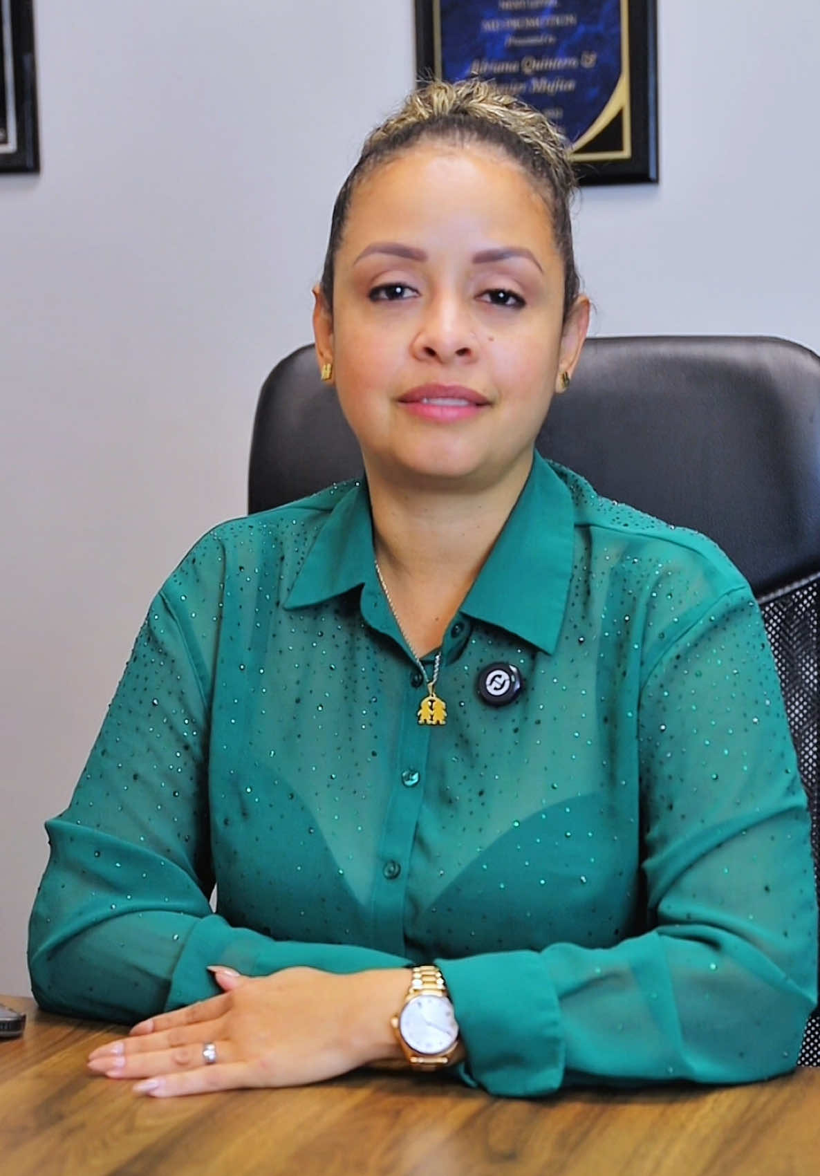 ❄️ Qué pasaría si mañana te caes en la nieve… y no puedes trabajar ni una semana, ni un mes, ni más tiempo? 😟 ¿Tus gastos seguirían cubiertos? Porque aunque tú te detengas… tus cuentas no lo harán. En Canadá, una caída, un resbalón en invierno o una lesión inesperada pueden dejarte sin ingreso temporalmente. Y la renta, el carro, los servicios y la comida siguen llegando igual. 💸 Por eso existe el seguro de invalidez: una protección que te da un ingreso mensual cuando una enfermedad o accidente te impide trabajar. Es como tener un respaldo financiero que aparece justo cuando más lo necesitas. No importa si eres empleado, autónomo o empresario: tu ingreso es lo que sostiene tu vida aquí en Canadá. 💬 Escribe INFORMACIÓN o mándame un mensaje directo. Proteger tu ingreso no es un gasto, es una decisión inteligente. 💙🇨🇦 #LatinosEnCanada #VidaEnCanada #InmigrantesEnCanada #SeguridadFinanciera #SeguroDeInvalidez           