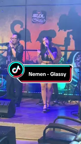 Membalas @urlstlv  Malam ini bersama kk @Ria Artha Pratiwi nih🤩 Konser musik setiap hari jam 8-12 malam. Buka 24 jam guys🔥🔥 #silolkopi #cafejogja #jogja #livemusik #konsermusik #cafe #resto 