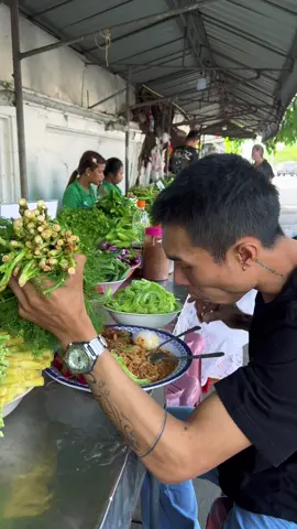 ขอชิมคำหนึ่งครับ #โอ๋มะระซิ่ง🥬🥒 