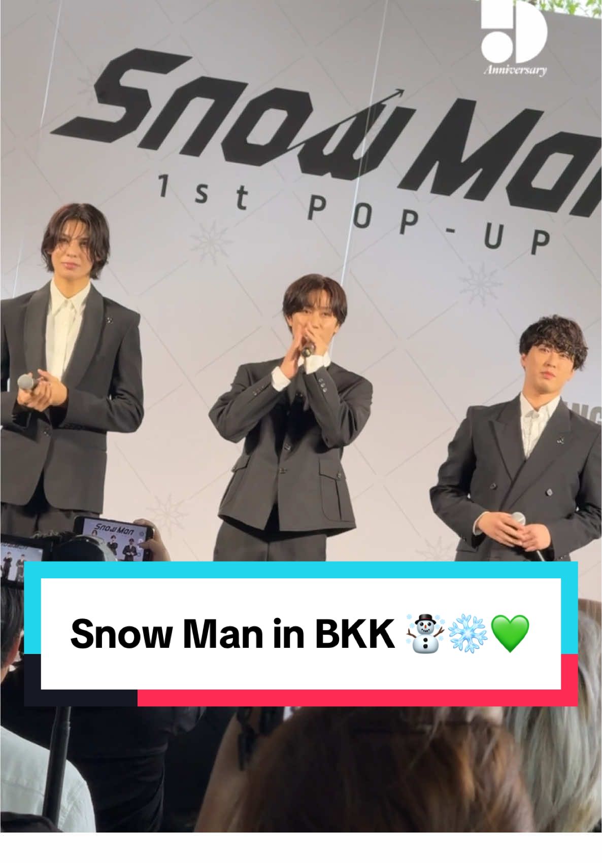 เขามากับลมหนาว! 3 หนุ่มมนุษย์หิมะ #RAUL #RyoheiAbe #RyotaMiyadate จาก #SnowMan วงไอดอล J-POP สุดฮอต บินลัดฟ้ามาเมืองไทย มาร่วมงานแถลงข่าวเปิดตัว “Snow Man Pop-Up Store in Bangkok” ครั้งแรกในเมืองไทยในวันนี้ ณ ศูนย์การค้า EMQUARTIER💚 #MintReports  #SnowMan  #SnowMan1stPOPUP #SnowMan1stPOPUP_BANGKOK #RAUL #ラウール  #RyoheiAbe #阿部亮平  #RyotaMiyadate #宮舘涼太  #MintMagTH 