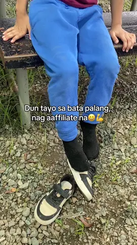 Lagi nya kasi ako nakikita HAHAHA gumaya na sha #affiliate #kidshoes #OOTD #fypage 