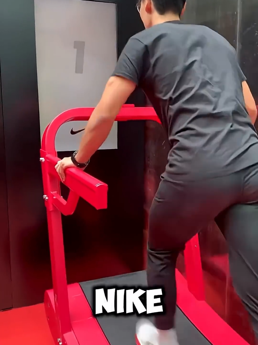 Pria ini hampir memecahkan rekor baru 😱 #fyp #foryou #foryoupage #tredmill #nike 