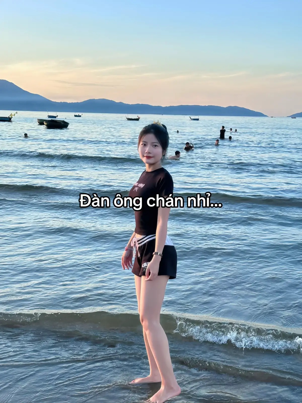 tôi có đọc được câu này ở đâu đó nhma nó đúng lắm các ông ạ : Khi bạn chạy theo phụ nữ và niềm vui thì bạn sẽ hết tiền - khi bạn chạy theo tiền thì bạn sẽ không thiếu gì cả 😁 #xuhuongtiktok #newyear2025 