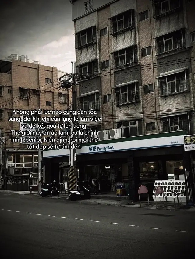 Không phải lúc nào cũng cần tỏa sáng, đôi khi chỉ cần lặng lẽ làm việc và để kết quả tự lên tiếng. Thế gi Thế giới này ồn ào lắm, cứ là chính mình bền bỉ, kiên định, rồi mọi thứ tốt đẹp sẽ tự tìm đến.#kevietloi47 