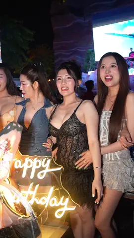 Nhìn vào máy để em chụp nè 📸📸 #303gardenstation #tohopgiaitri #xuhuong #gaidep #sinhnhat 