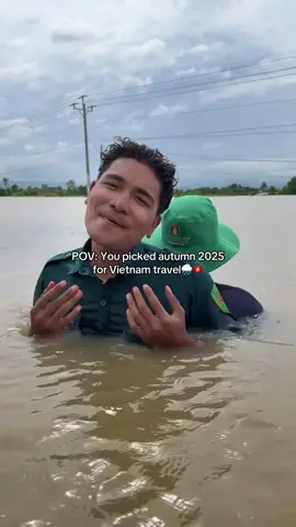 This trend goes a little wrong in Vietnam🏊🏼🥹 #flood #typhoon #vietnam #rain #wigotourist 