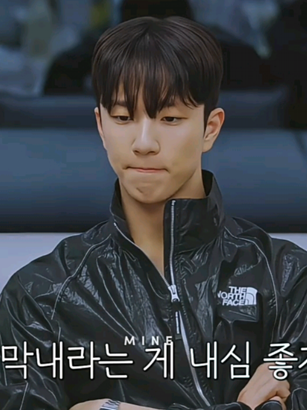 setuju banget sama pendapat seseung👍👍😂😂 yoosik lebih frustasi karena jadi maknae daripada mikirin mantannya😭😭  #yoosik #exchange4 #transitlove4 #fypシ゚ #drakor 