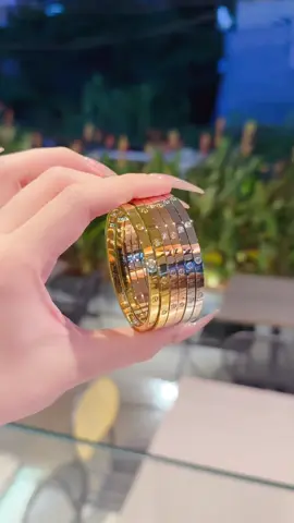 Đẹp thế này thì cũng đến chịu 🤭 #vongtay #vongdeotaynu #trangsuctitan #viral #ladybossaccessories 