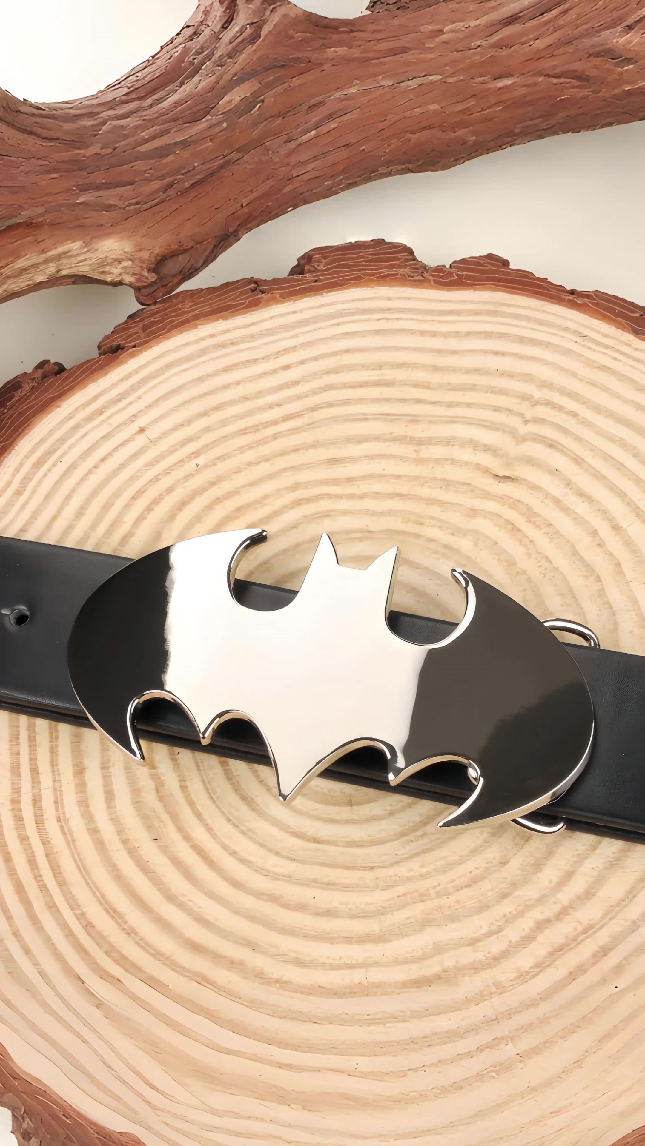 Tali Pinggang Gaya Anime Batman, Gancu Tali Pinggang Berbentuk Kelawar, Fesyen, Gaya Koboi Barat, Tali Pinggang Wira Kebal, 9781ht
#waist band  #sabuk gesper pria #ikat pinggang 
#belt  