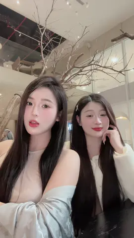 Vũ trụ luôn gửi sai người đến trước — để đúng người xuất hiện sau. 🫰🏻 #xh #fyp  #fybシ #CapCut #nhachottiktok 