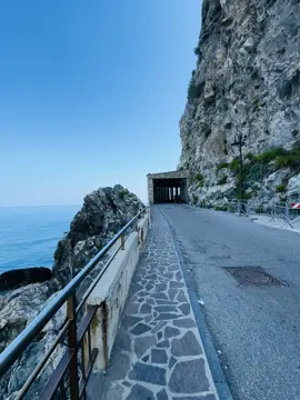 জীবনটা ছোট কিন্তু আফসোস নিজের সুখটুকু ট্যাগ করে বাঁচছি শুধু অন্যদের জন্য 💔😅 #foryou #italy #fyp #vairalvideo 