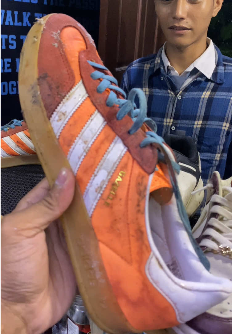 Ada yang pernah ngalami kkayak gini ???  • #maidscleanshoes #cucisepatusurabaya #suederestoration #adidasspezial 