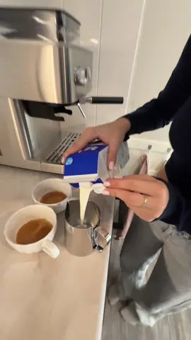 AD| “ Wat moeten we de volgende keer proberen te maken met latte art?🙂” #KitchenAid #yourultimatecoffeemoment