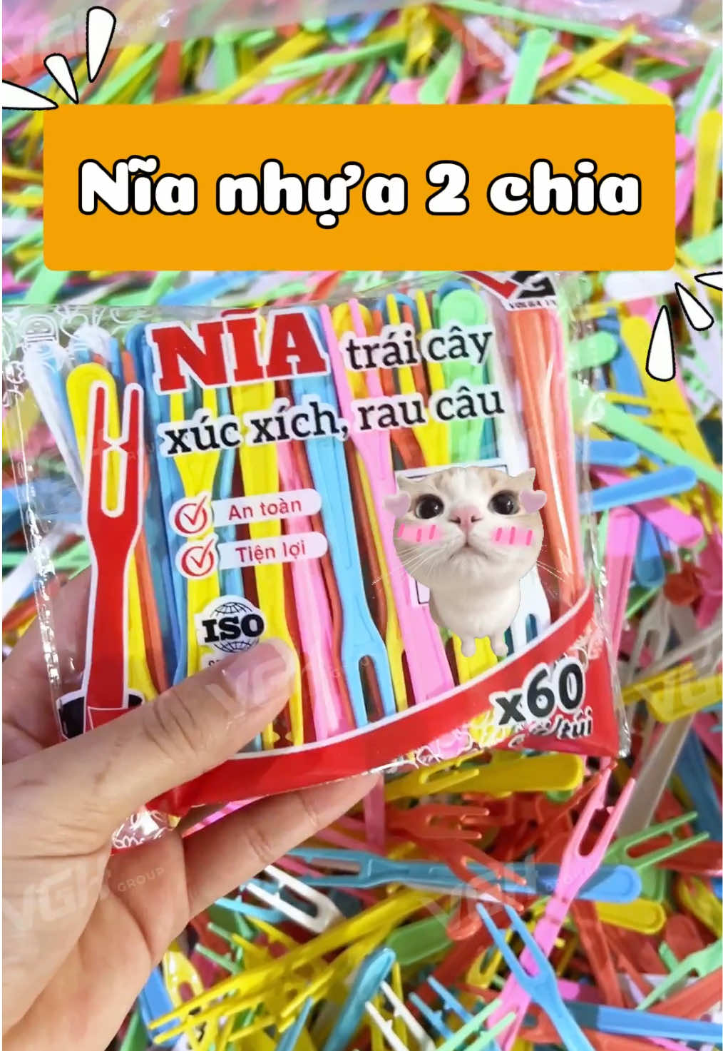 Nĩa nhựa 2 chia nhỏ, ghim trái cây, xúc xích, rau câu,… đóng gói 60 nĩa/túi