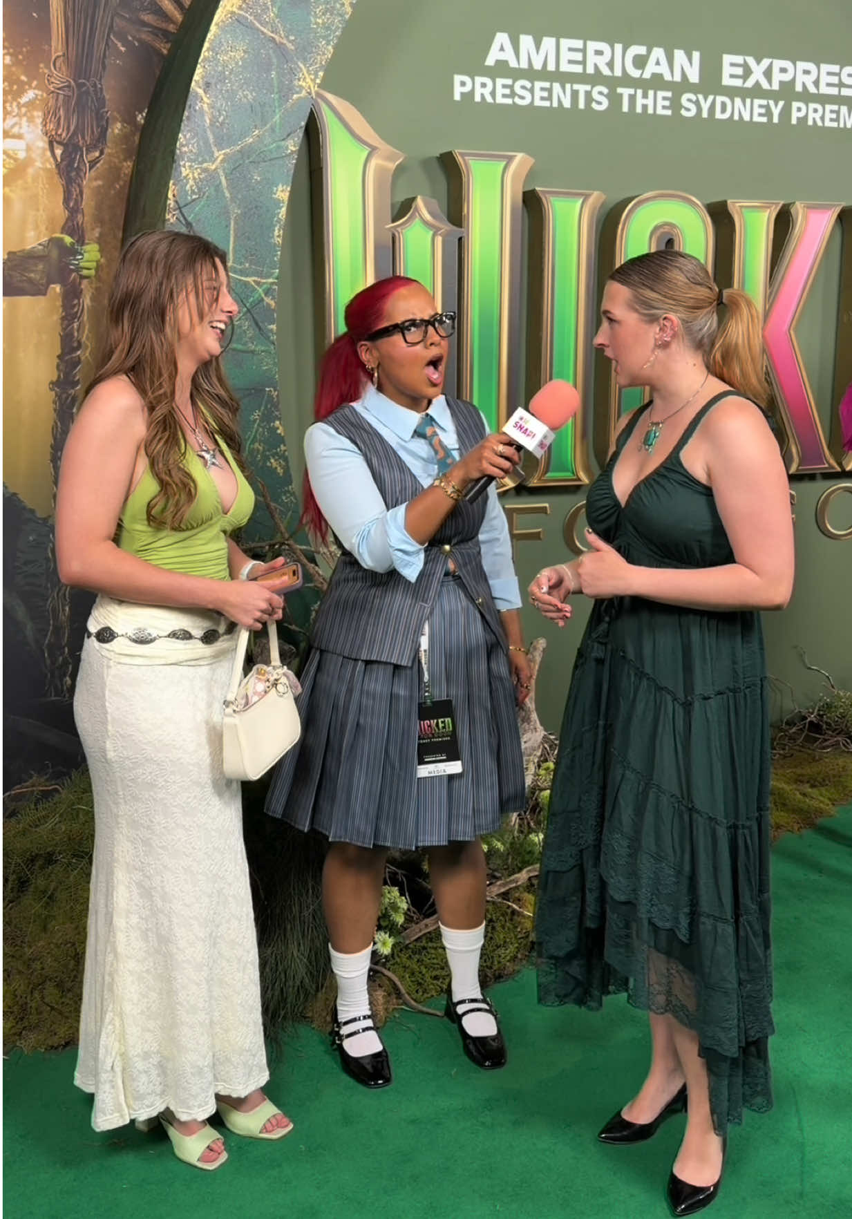 “Baby, I AM the press tour” 💅🏾🤣 Everyone absolutely served on the Wicked Sydney red carpet! 🤩 Thank you @Universal Pics ANZ and Instagram for having me! 🫶🏾 || #wicked #fashion #redcarpet 