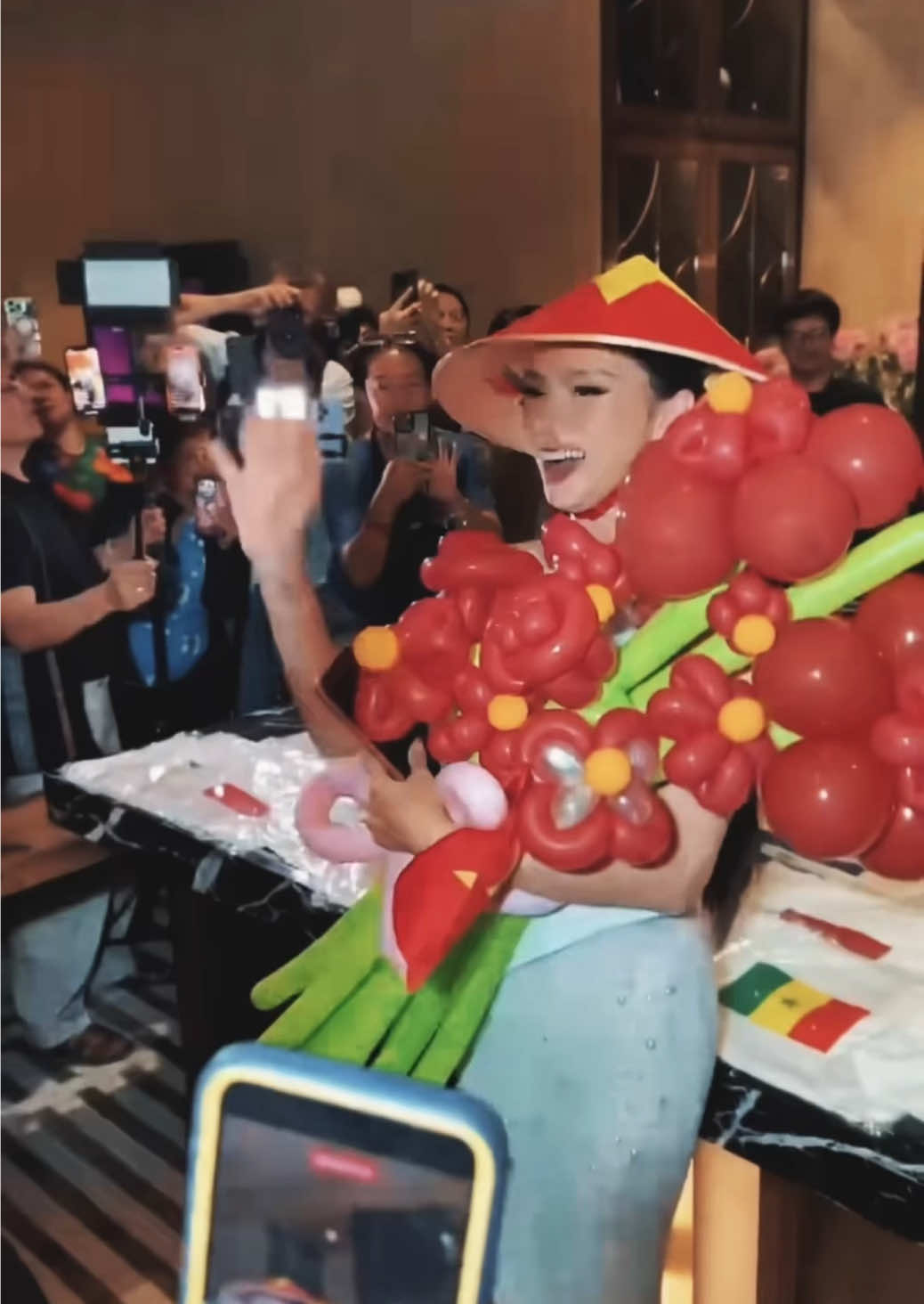 Đừng quên vote cho chị Giang tại 2 hạng mục quan trọng là “People’s choice” và “Beyond the crown” nhé..! #xuhuong #secretof_team #beautypageant_vns #missuniverse #beautyqueen 