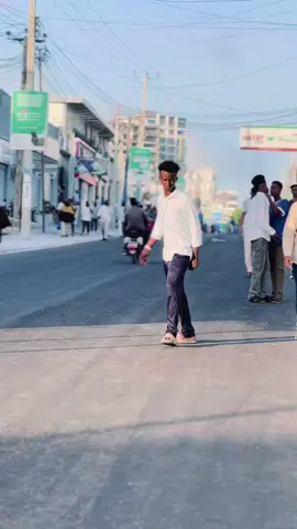 Lami cusuba nola saroya vedio lacg wye😂🖤#ciyaalxamar🇭🇹🦁 #fypシ゚ #fypシ゚viral🖤tiktok #foryoupage #somalitiktok 