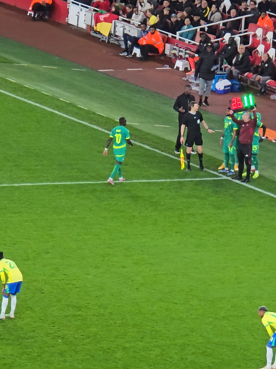 Every player has moments… but what do you think of THIS from Mané? 🤔👀 #football #senegal #sadiomane #brazilvssenegal 