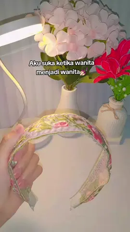 Aku suka ketika rambutku dipercantik lagi pake aksesoris2 lucu jadi kesannya lebih feminine #fyp #aksesoriswanita 