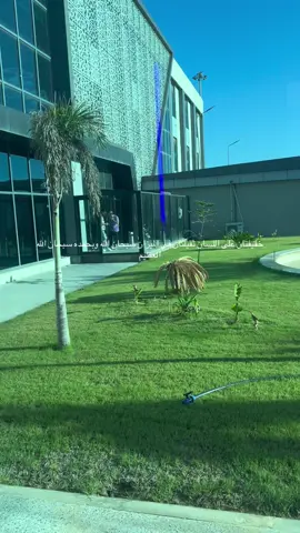 عن أبي هريرة رضي الله عنه قال قال رسول الله - صلى الله عليه وسلم: ( كَلِمَتَانِ خَفِيفَتَانِ عَلَى اللِّسَانِ ثَقِيلَتَانِ فِي الْمِيزَانِ حَبِيبَتَانِ إِلَى الرَّحْمَانِ سُبْحَانَ اللَّهِ وَبِحَمْدِهِ سُبْحَانَ اللَّهِ الْعَظِيمِ ) رواه البخاري (6682) ومسلم (2694). وعنه رضي الله عنه عن النبي - صلى الله عليه وسلم – قال: ( مَنْ قَالَ سُبْحَانَ اللَّهِ وَبِحَمْدِهِ فِي يَوْمٍ مِائَةَ مَرَّةٍ حُطَّتْ خَطَايَاهُ وَإِنْ كَانَتْ مِثْلَ زَبَدِ الْبَحْرِ) رواه البخاري (6405) . وفي رواية مسلم(2692) عَنْ أَبِي هُرَيْرَةَ قَالَ قَالَ رَسُولُ اللَّهِ صَلَّى اللَّهُ عَلَيْهِ وَسَلَّمَ : ( مَنْ قَالَ حِينَ يُصْبِحُ وَحِينَ يُمْسِي سُبْحَانَ اللَّهِ وَبِحَمْدِهِ مِائَةَ مَرَّةٍ لَمْ يَأْتِ أَحَدٌ يَوْمَ الْقِيَامَةِ بِأَفْضَلَ مِمَّا جَاءَ بِهِ إِلَّا أَحَدٌ قَالَ مِثْلَ مَا قَالَ أَوْ زَادَ عَلَيْهِ ).