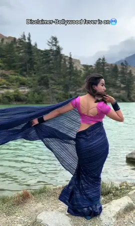 Nobody saw this coming — not even me 😌✨ Note-Only if  5 min GRWM had a face(Undersized blouse, wind attacked ,that petticoat, and rebellious slipper… iconic, honestly😁 . . #trending #churakedilmeda #saree #lake #oldbollywood 