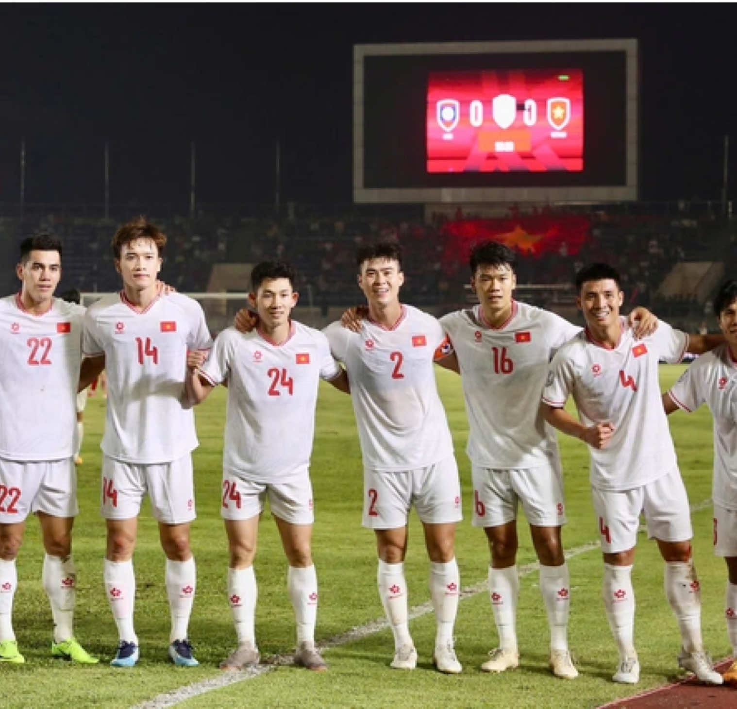 Đá trên sân Lào mà cứ ngỡ đi chơi ở Đình Thôn. 19h, ngày 19/11/2025: Lào - Việt Nam. Hứa hẹn một trận đấu dễ dàng trước miếng mồi yêu thích của thầy trò nhà Kim sang-sik. Nguồn aff2024. #CapCut #sportsontiktok #fptplay #vtv #dtqgvietnam 