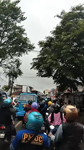 masih di dunia bercanda berita terupdate akurat aktual tajam dan terpercaya 🤣🤣🤣  #fyp #foryoupage #masukberanda #buruhpabrik #lalulintas 