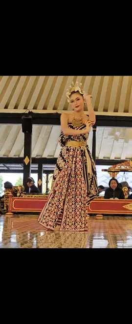 Cuplikan Tari Sesanti Mangayu-hayu performed by Kakak Sheryl and friends 🥰🥰 #penariklasik  #tariklasikjawa  #tariklasikgayayogyakarta  #penariklasikgayayogyakarta  #kratonjogja 