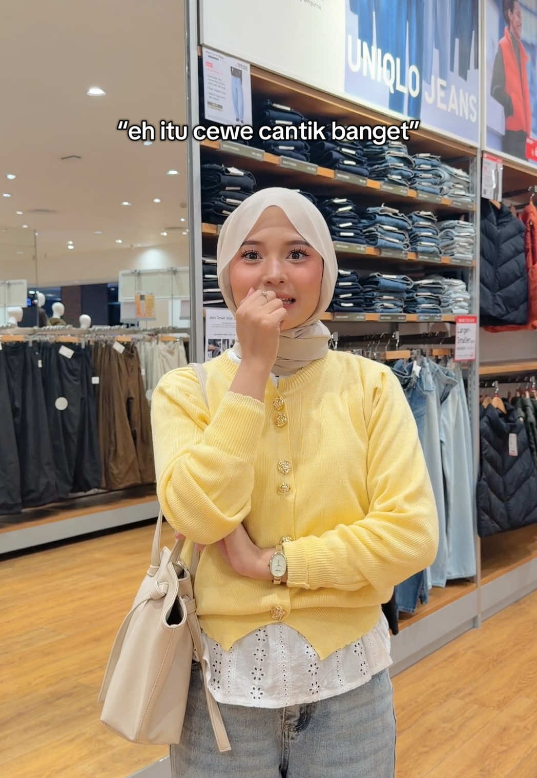 outfitnya udah aku spill di next vt ya🤍