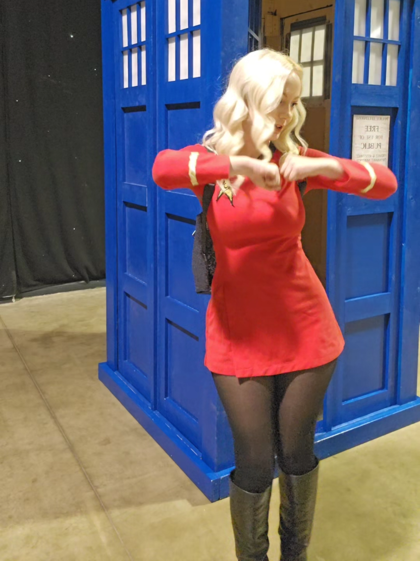 did I forger the dance.... maybe!! #startrek #cosplay #comiccon 