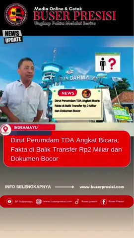 Indramayu — Direktur Utama Perumdam Tirta Dharma Ayu Kabupaten Indramayu, H. Nurpan, S.E., M.Si., akhirnya angkat bicara terkait isu dugaan penyelewengan dana serta beredarnya bukti transfer senilai Rp2 miliar yang dinarasikan sebagai transaksi mencurigakan kepada sebuah perusahaan yang disebut tidak aktif. Dalam konferensi pers di salah satu kafe di Indramayu, Nurpan menegaskan bahwa informasi tersebut tidak benar. Ia memastikan bahwa perusahaan penerima dana tersebut aktif dan beroperasi sebagaimana mestinya, bahkan dapat menunjukkan bukti berupa cek senilai Rp2 miliar dengan tanggal serta nominal yang sama. “Perusahaan itu hidup dan aktif. Ketika saya meminta keuangan menitipkan uang tersebut, mereka langsung mengeluarkan cek Rp2 miliar dengan tanggal yang sama. Kalau perusahaan tidak aktif, tentu mereka tidak bisa mengeluarkan cek,” jelas Nurpan. Ia menerangkan bahwa dana tersebut merupakan bagian dari kewajiban Perumdam Tirta Darma Ayu kepada Kabupaten Kuningan. Total kewajiban mencapai Rp3,7 miliar, yang terdiri dari tagihan infrastruktur dan pembayaran air curah sebesar Rp1,2 miliar, serta sisanya merupakan bagian dari investasi perusahaan. Menurut Nurpan, seluruh pembayaran tersebut telah diselesaikan pada hari sebelumnya. Ia pun menyampaikan permohonan maaf atas kegaduhan yang muncul akibat beredarnya isu tersebut. “Isu itu tidak benar. Pembayaran sudah kami selesaikan. Kami meminta maaf apabila publik sempat menganggap seolah-olah ada penyalahgunaan,” ujarnya. Dalam pernyataan tegasnya, Nurpan menyoroti adanya penyebaran dokumen internal perusahaan yang kemudian memicu polemik publik. Ia menyebut sejumlah karyawan merasa cemas dan terganggu akibat bocornya dokumen tersebut. Untuk itu, ia telah menugaskan Satuan Pengawas Internal (SPI) melakukan investigasi menyeluruh guna menemukan oknum yang membocorkan dokumen tersebut. “Saya sudah menugaskan SPI untuk menyusuri dan menemukan siapa oknum yang menyebarkan dokumen penting tersebut. Ini demi menjamin kenyamanan dan ketenangan karyawan. Keamanan data adalah hal yang sangat penting,” tegasnya. Selain menyoroti persoalan internal, Nurpan memastikan perusahaan tetap fokus memenuhi kewajiban kepada Kuningan sembari memperjuangkan hak Perumdam Tirta Darma Ayu sesuai kontrak kerja sama. Ia mengungkapkan bahwa dari kontrak suplai sebesar 405 liter per detik, Perumdam TDA hanya menerima 93 liter per detik. Menurutnya, penyelesaian kewajiban menjadi langkah strategis agar perusahaan dapat menuntut pemenuhan hak distribusi yang lebih besar. #PerumdamTirtaDharmaAyu #IsuPenyelewenganDana #DokumenBocor #PerumdamIndramayu #ViralIndramayu 