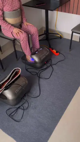 Day 4: Máy massage chân sử dụng tần số Terahertz …. #suckhoe #chamsocsuckhoe #lamdep #baoduongsinhmenh #massage 