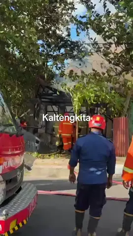 Telah terjadi kebakaran di jalan A Yani Depan wr wong solo sampit Kotim. 18/11/25