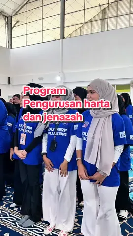 𝗠𝗘𝗡𝗗𝗔𝗟𝗔𝗠𝗜 𝗙𝗔𝗥𝗗𝗨 𝗞𝗜𝗙𝗔𝗬𝗔𝗛 𝗗𝗜 𝗞𝗨𝗬𝗣𝗝 Program Pengurusan Harta dan Pengurusan Jenazah telah berlangsung dengan jayanya di Masjis Al-Abrar KUYPJ memberikan pendedahan praktikal dan teori yang bermakna kepada para peserta. Inisiatif ini bertujuan memastikan pelajar serta warga kolej memahami tatacara pengurusan harta dan pelaksanaan fardu kifayah dalam pengurusan jenazah dengan sempurna mengikut syariat Islam, sekaligus menanam nilai tanggungjawab dan kepedulian dalam diri setiap individu. Setinggi-tinggi penghargaan diucapkan kepada pihak Majlis Agama Islam Negeri Johor (MAINJ) Daerah Kulai atas penganjuran program bermanfaat ini, serta kepada Bahagian Hal Ehwal Pelajar KUYPJ atas kerjasama erat dalam menjayakan majlis. Semoga program seperti ini terus memberi manfaat dan inspirasi kepada semua peserta untuk mengamalkan ilmu yang diperoleh dalam kehidupan seharian. #KUYPJ #kypjofficial 
