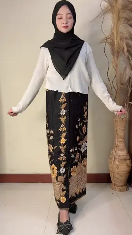 Rekomendasi rok span nagita slavina hitam series #ootdkondangan #ootdfashion #kondangancheck #ootdwisuda #OOTD 