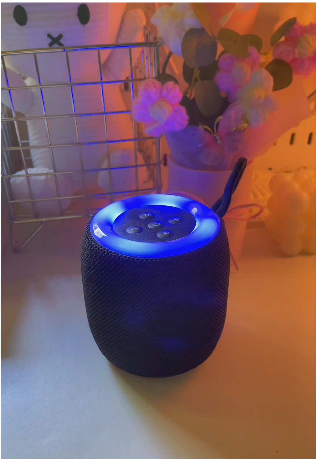 Bring music anywhere with this portable LED speaker! 💡 Color-changing light 🔊 Malakas kahit maliit 🔋 Long battery life Ideal for movies, music, or night lamp vibes.#portablespeaker #speakerbluetooth #rgblights #affordable #wirelessspeaker 