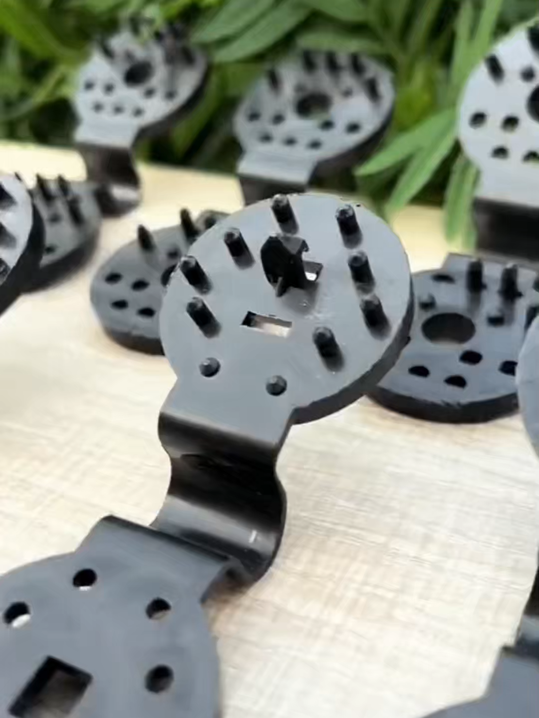 คลิปผ้าคลุมแบบหนักพร้อมหัวเข็มขัดคู่ - ตัวยึดตาข่ายพลาสติก