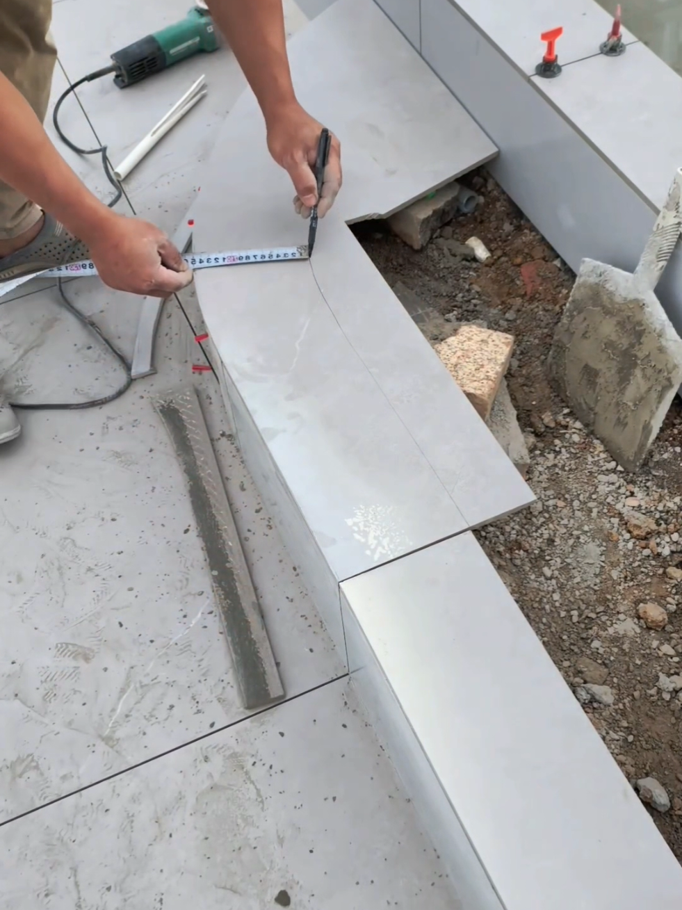 #tileinstaller #homedecor #tileinstallation #tiling #tilingskills 