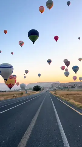 Kapadokya balon fly 🦋🧡🎈🎈🫧#cappadocia #henna #kapadokya #turkey🇹🇷 #cappadociaturkey #üçhisar #1milyonyıldız #göreme #cappadocia🇹🇷 