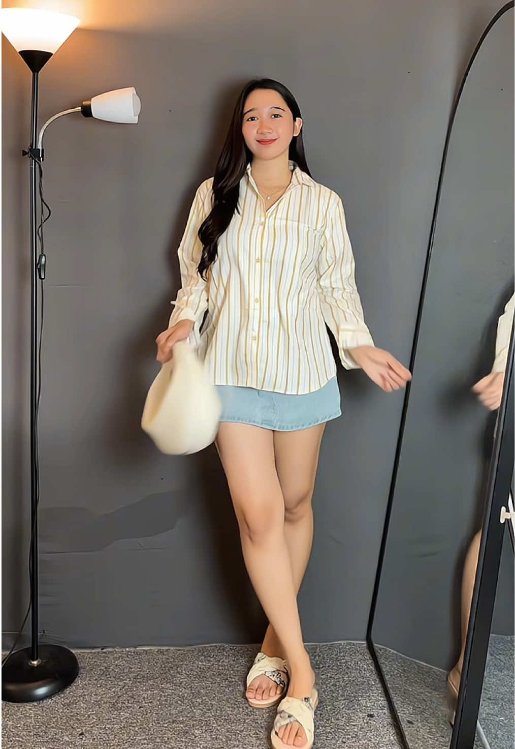 Aaaaaaaaaaaa masih ga percaya kemeja sebagus dan sehalus ini harga nya ga masuk akal 😭❤️‍🔥#kemeja #kemejawanita #atasanwanita #fyp 