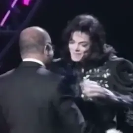 uma saudades que não tem fim,  Michael você ainda faz tanta falta para a gente... 💔😭🥹🪽 #michaeljackson #kingofpop #foruyou #michaeljacksonedits #foryoupage❤️❤️ 