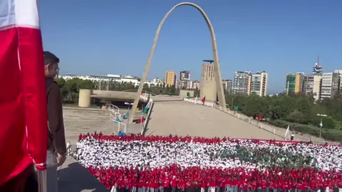 شارك 3500 طالب من مدرسة روضة الفيحاء لتنفيذ عرض بشري يجسّد علم لبنان بمناسبة عيد الاستقلال في معرض رشيد كرامي طرابلس