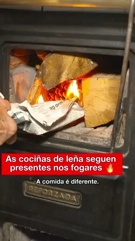 As cociñas de leña non pasan de moda! Un elemento imprescindible nas casas do rural, ata a comida sabe diferente 🫕😋 Podes ver o último programa de 'Hora Galega' en tvg.gal/horagalega #horagalega #tvg 