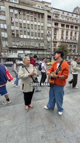 De departe cea mai simpatică doamnă cu care am interacționat până acum în periplul meu artistic pe străzile din București. A vrut neapărat să cânte cu mine “Scrisă în ADN”  așa ca nu am avut cum să refuz acest duo inedit ❤️. Doamna dacă sunteți pe aici prin comentarii vă mulțumesc ca mi-ați făcut ziua mai bună 🥹🙏 #emilian #adn #scrisainadn 