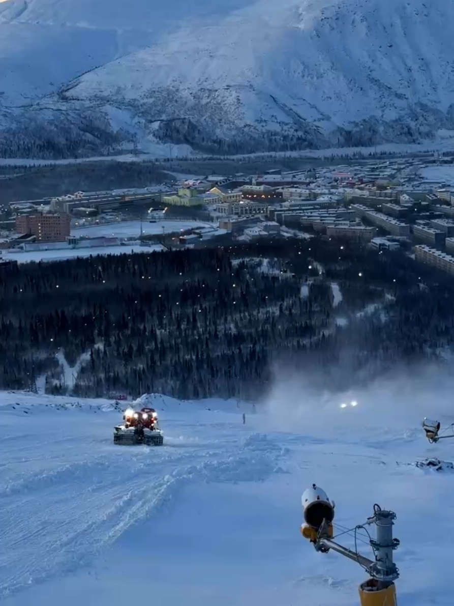 Техника на склоне, пушки работают, погода супер #кировск #апатиты #хибины #лыжи #горныелыжи 