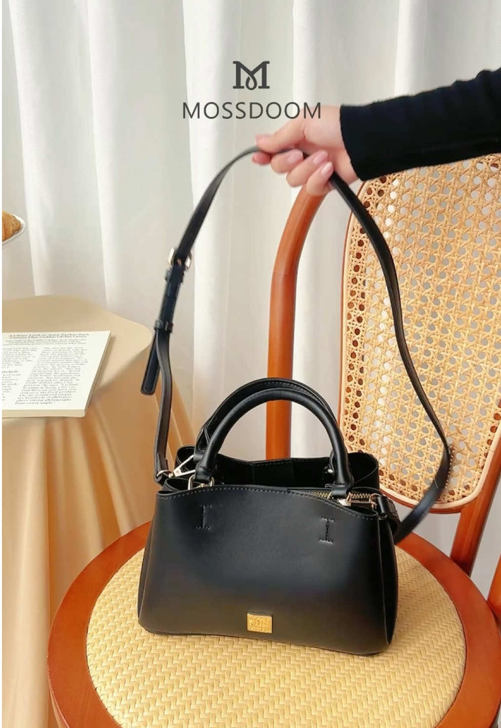 Meet the Solene Bag — simple, chic, and effortlessly elegant. Desainnya clean, lightweight, dan cocok banget buat kamu yang suka look rapi tanpa ribet. Mau dipakai kerja, jalan sore, atau brunch cantik, Solene selalu bikin outfit kamu terlihat lebih polished. ✨🖤 Tap to shop this timeless beauty! 🛍️💖 #MossdoomIndonesia #WIBGajian #GajianSale #TimelessElegance #MOSSDOOMDAY 